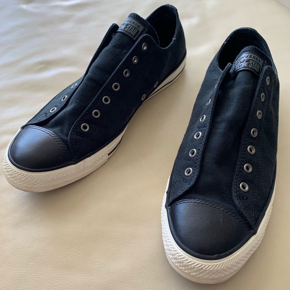 converse black slippers